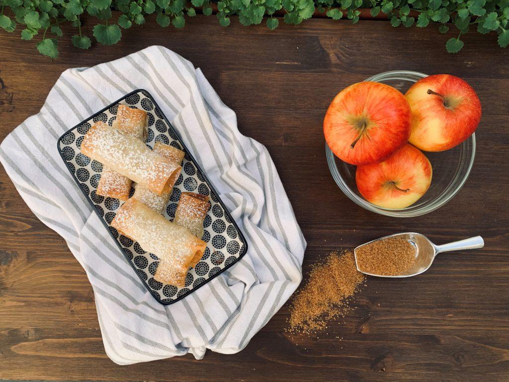 Involtini di pasta fillo con mela e cannella