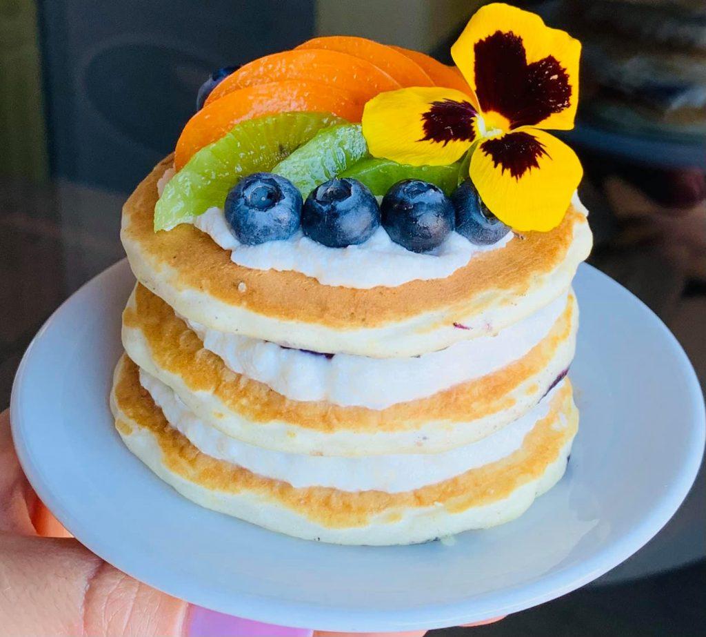 Pancakes al cocco e mirtilli